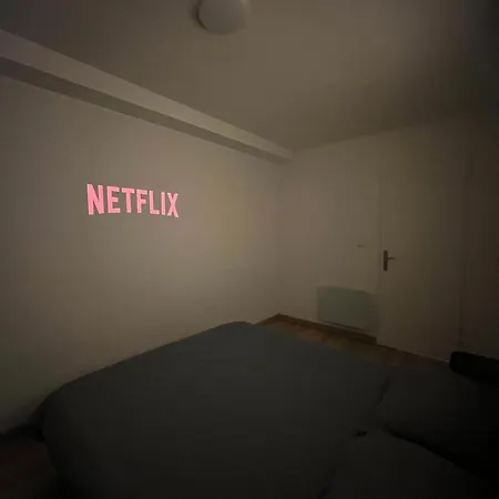 Love Room Valence Apartament *